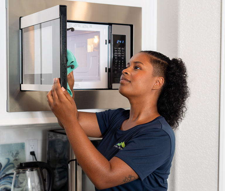 cleaner2-wiping-microwave